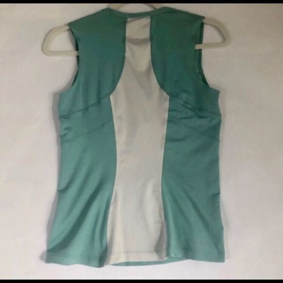 NWOT. Nike Women’s Dri Fit Aqua Top - Picture 3 of 4